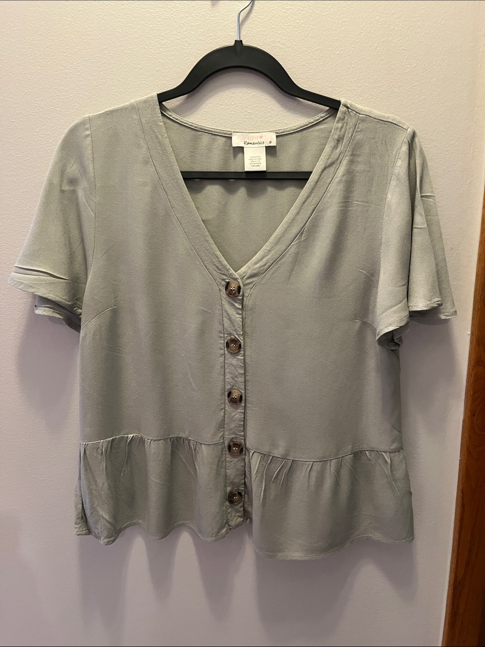 URBAN Romantics Sage Button-Front Peplum V-Neck Blouse
